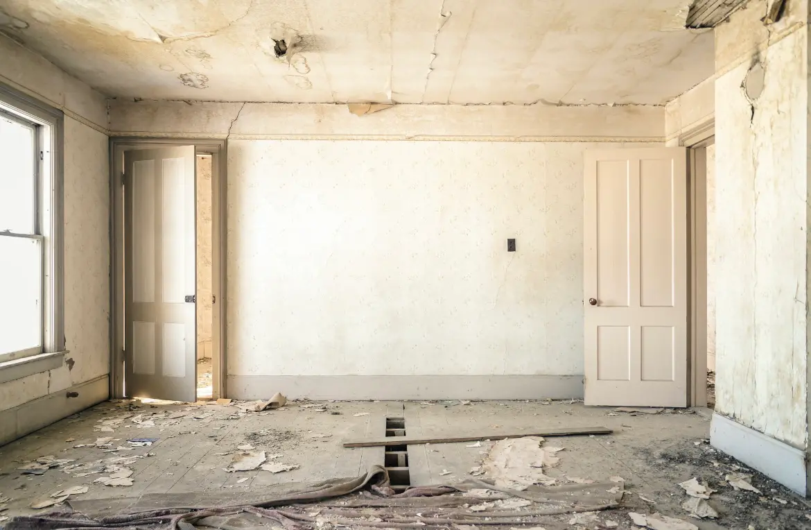 Waste disposal crew managing a cleanout project in Los Altos